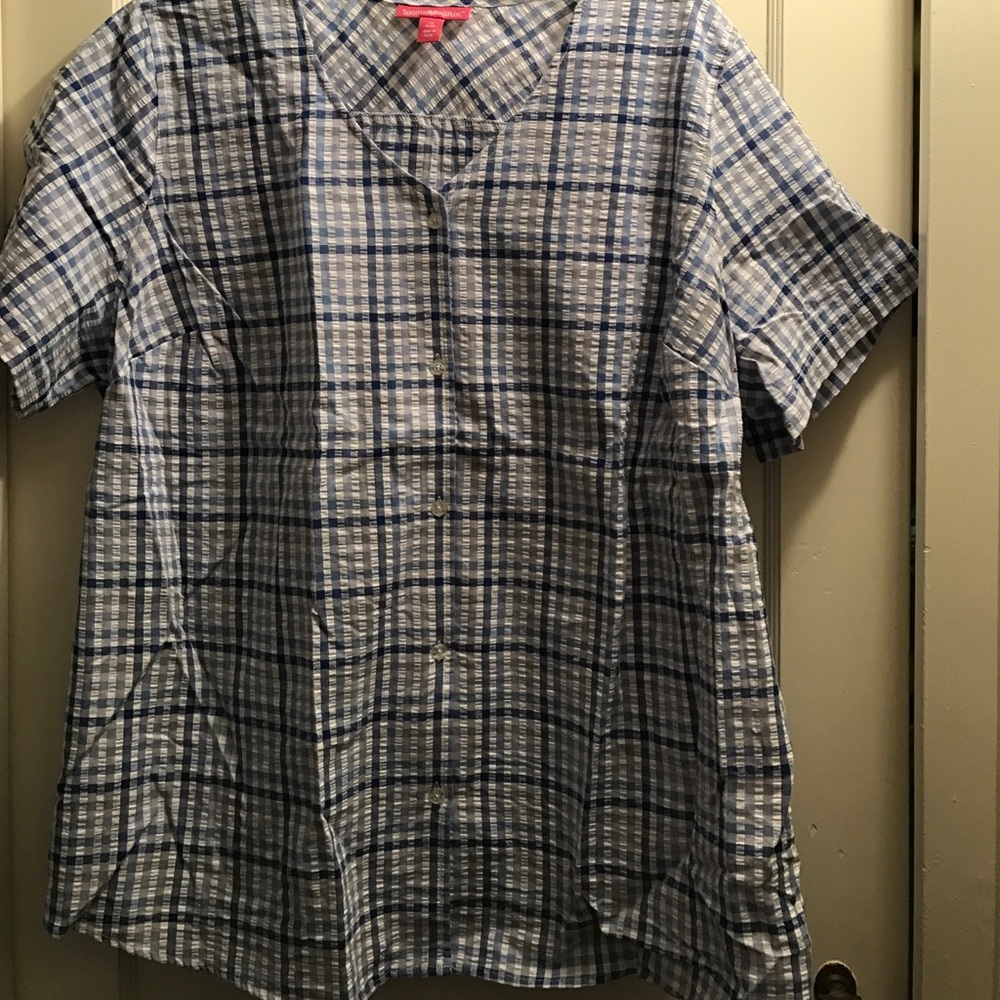 New never worn. Beautiful blue and white blouse!